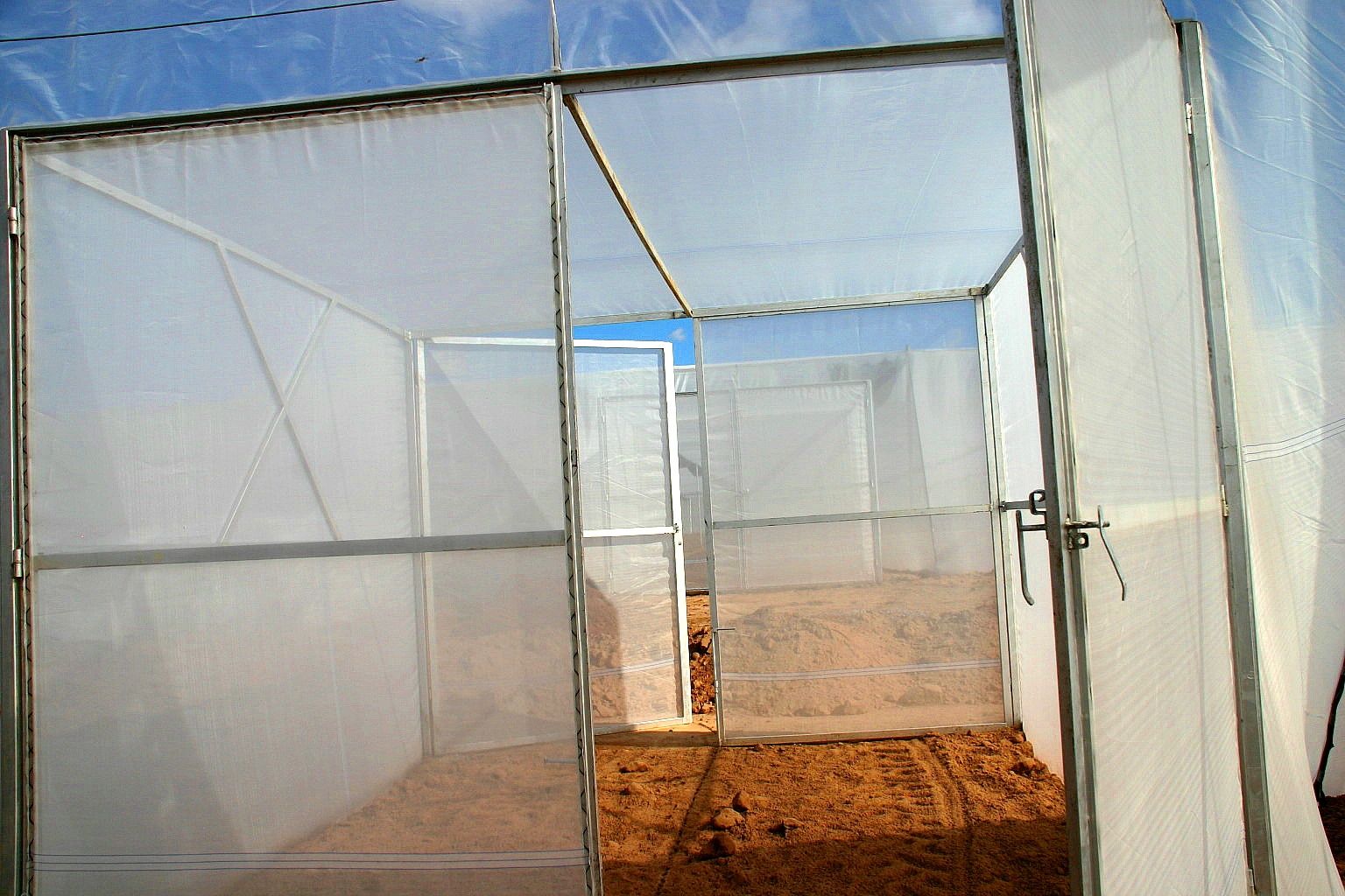 Packing and storage shade — double door tunnel clean room detail